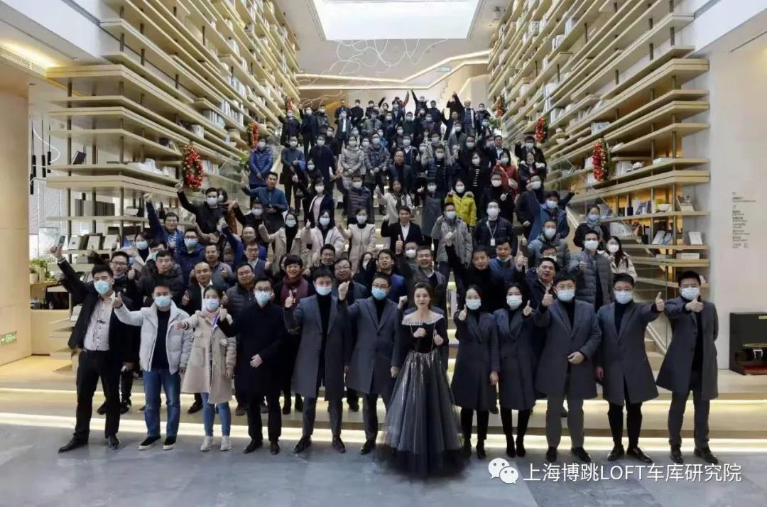 宜宾全国一百多人在华侨城汉口道6号参观研讨LOFT专利车库技术！